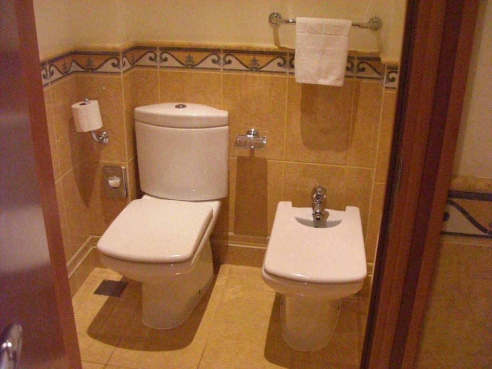 WC und Bidet Hotel Le Meridien Al Aqah Beach Resort