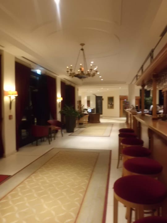 Gang von der Bar Victor's Residenz-Hotel Berlin Mitte