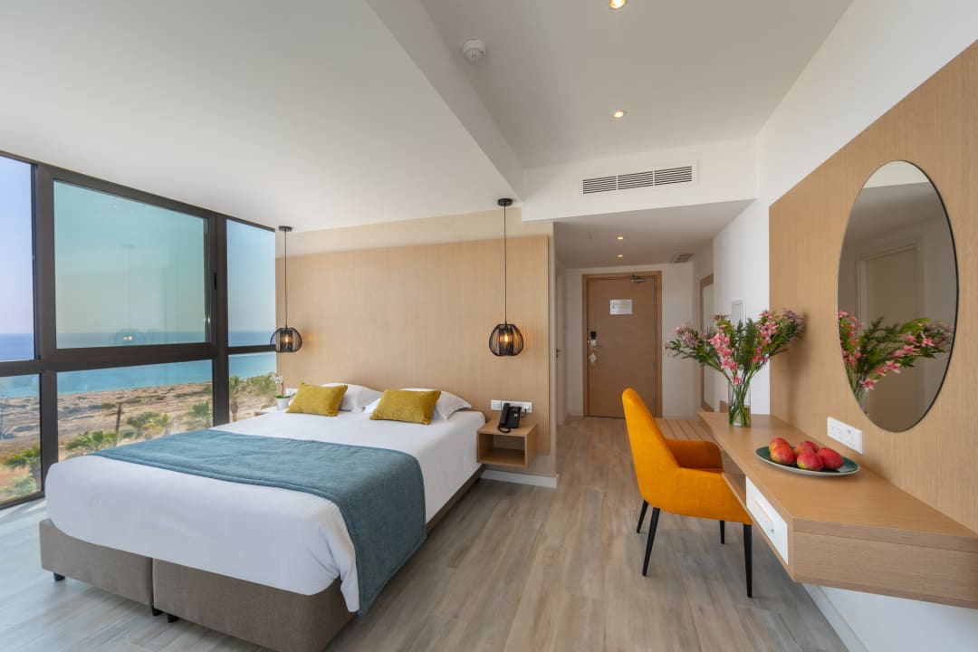 Zimmer Leonardo Crystal Cove Hotel & Spa – Adults only