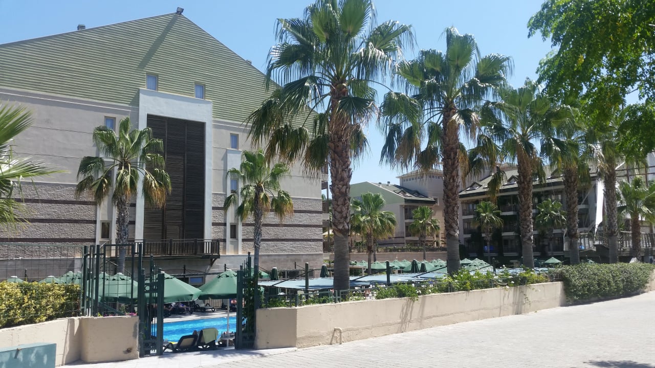 Hotelanlage von aussen Can Garden Resort