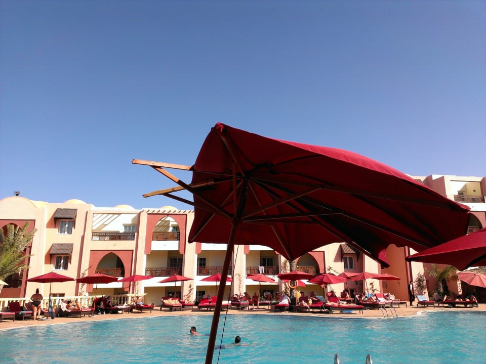 Pool-Schirme,viele gefährliche,defekte Modelle Lella Meriam Hotel & Club