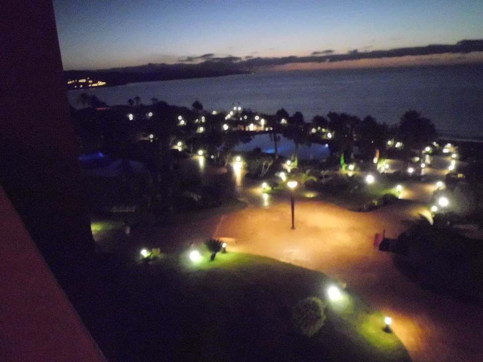 Poolanlage nachts H10 Tindaya