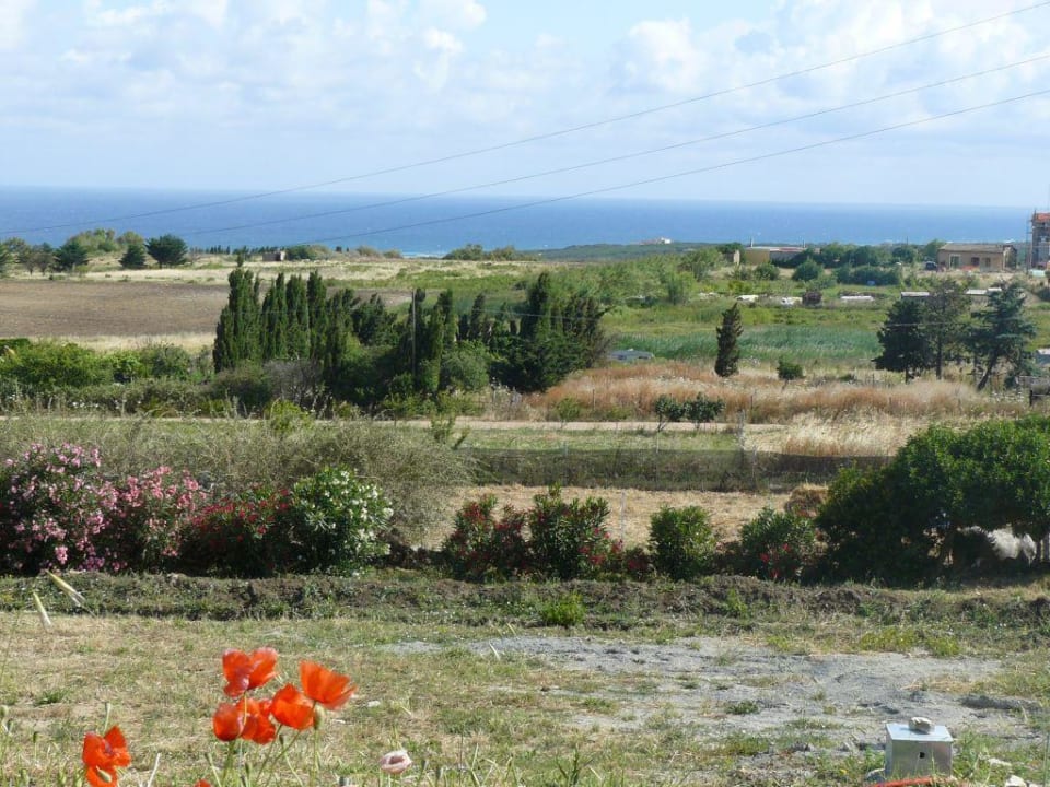 Blick von Frühstücksterrasse auf's Meer Abbaidda Hotel