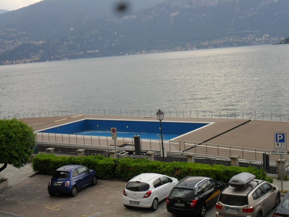 La piscina galleggiante in costruzione Hotel Britannia Excelsior
