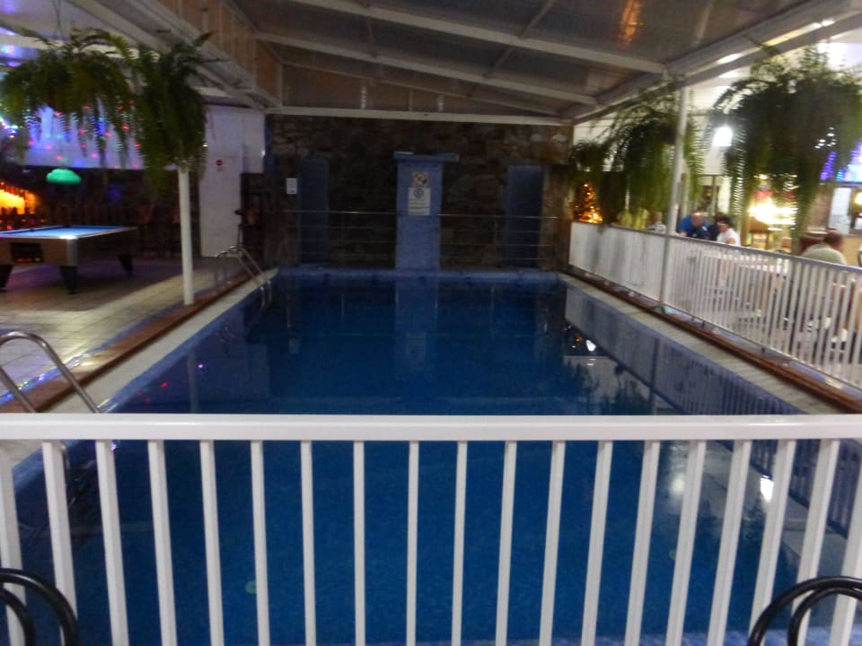 Innenpool Corona Roja