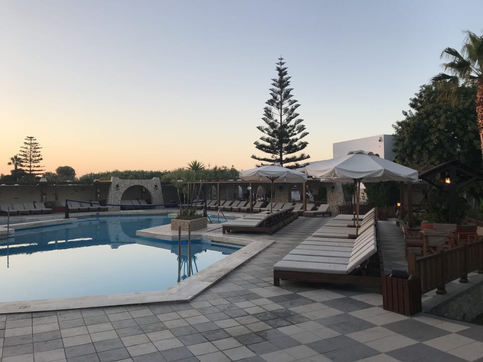 Strand Gaia Garden Hotel