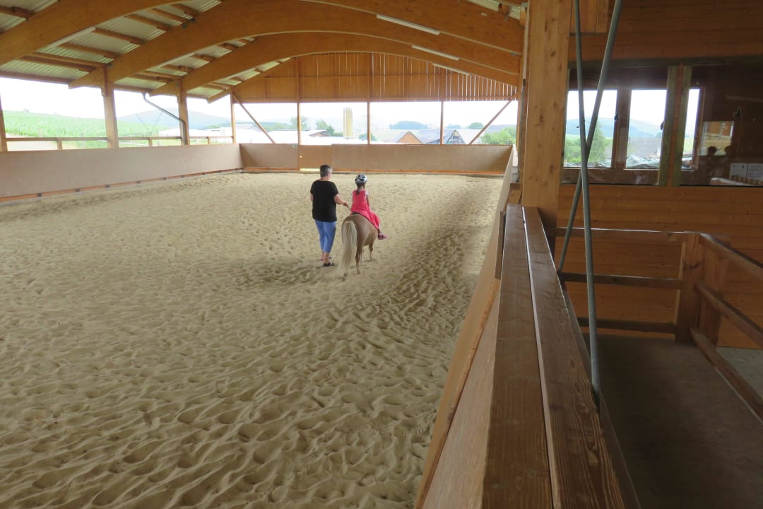 Schöne große Reithalle Landhaus Schulte-Göbel ... das Kinderparadies