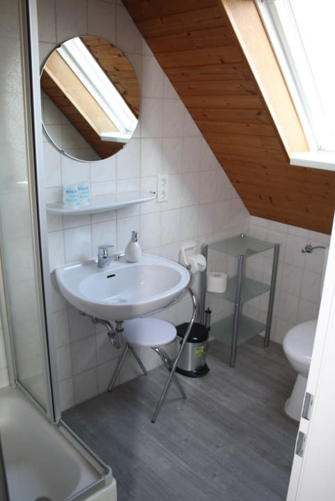 Zimmer 5, Tageslicht-Bad-Dusche-WC Pension Engelmann