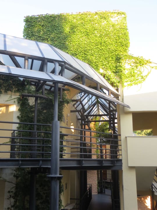 Überdachte Wege im Fame Garten Limak Limra Hotel & Resort