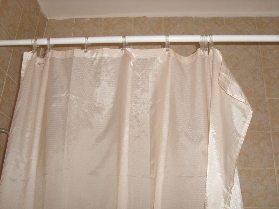 kaputter Duschvorhang Ghazala Gardens