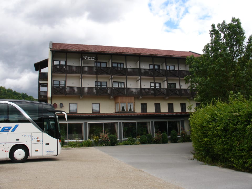 Hotel mit überdachter Terrasse Gasthof Hotel Aukofer