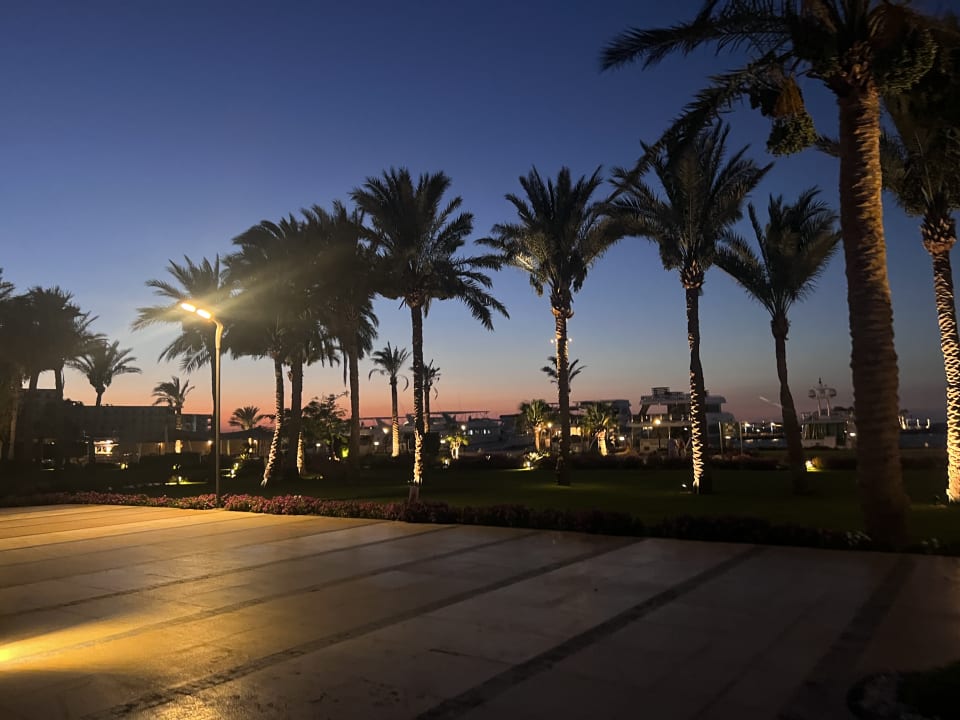 Außenansicht Hilton Hurghada Plaza
