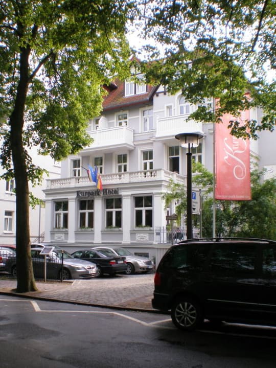 Hotel von aussen KurparkHotel Warnemünde