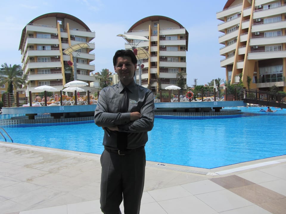 Sinan, im Hintergrund Block 4 bis 6 Alaiye Resort & Spa