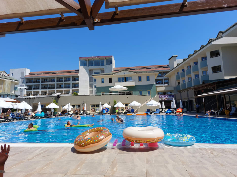 Pool Side Breeze Hotel