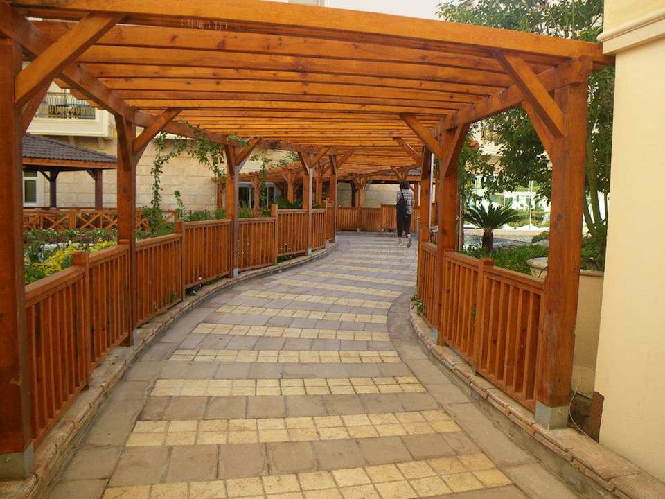Übergang vom Nebengebäude zum Haupthaus Diamond Excellence Resort & Spa