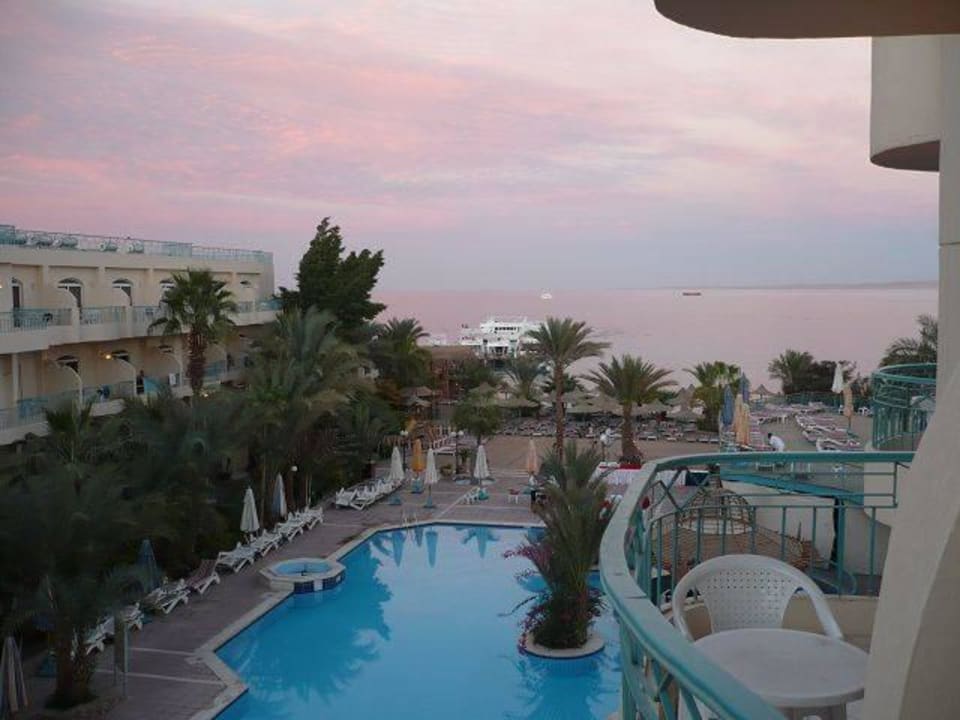 Abendrot spiegelt sich im Meer Bella Vista Resort Hurghada