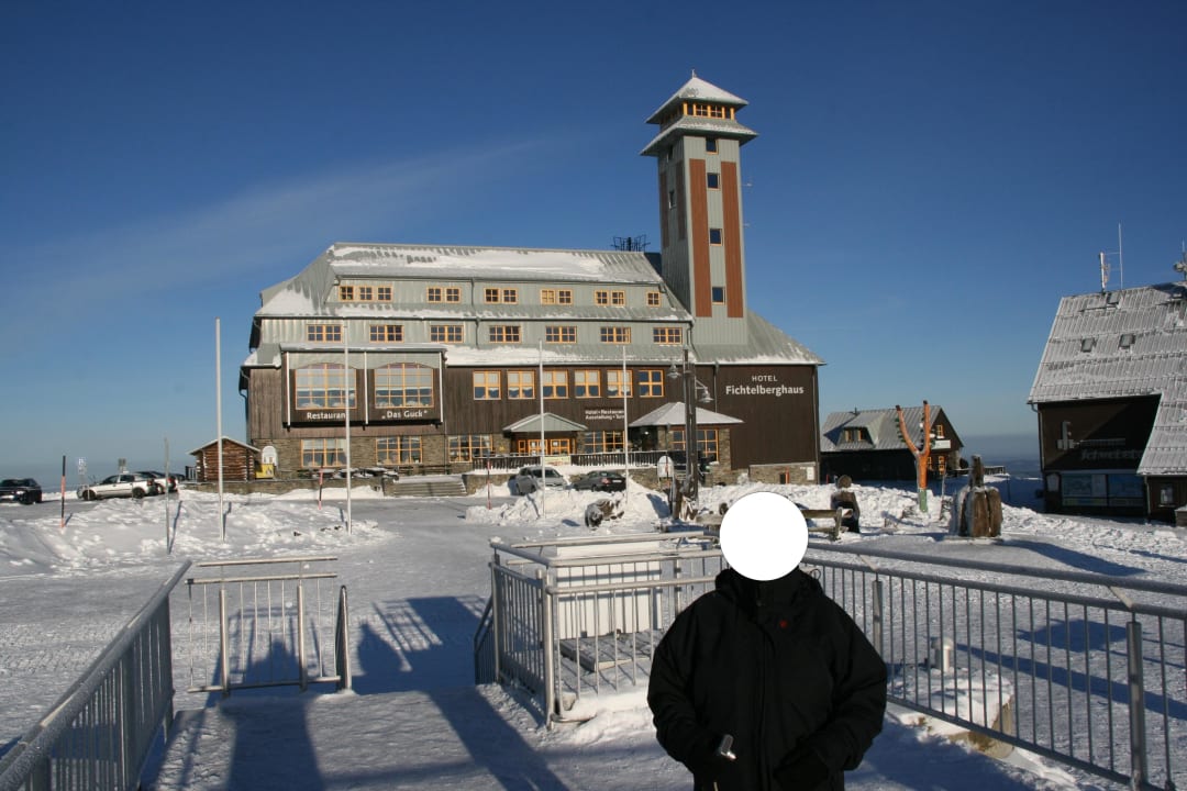Wunderschön bei klarem Himmel und Sonnenschein Hotel Fichtelberghaus