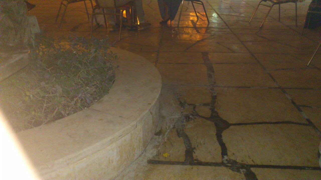 Dreckig und kaputte Fliesen Sunny Days Palma De Mirette Resort & Spa