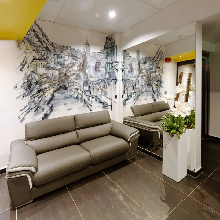 Entrance Colmar Hotel