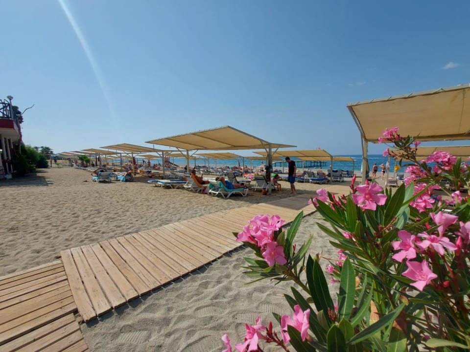 Strand Club Turtas Beach Hotel