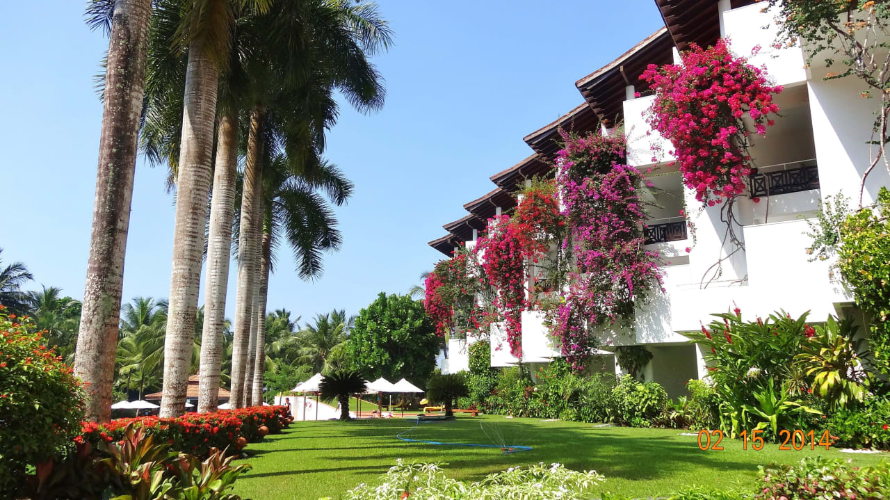 Üppige Gartenanlage Hotel Lanka Princess Ayurveda