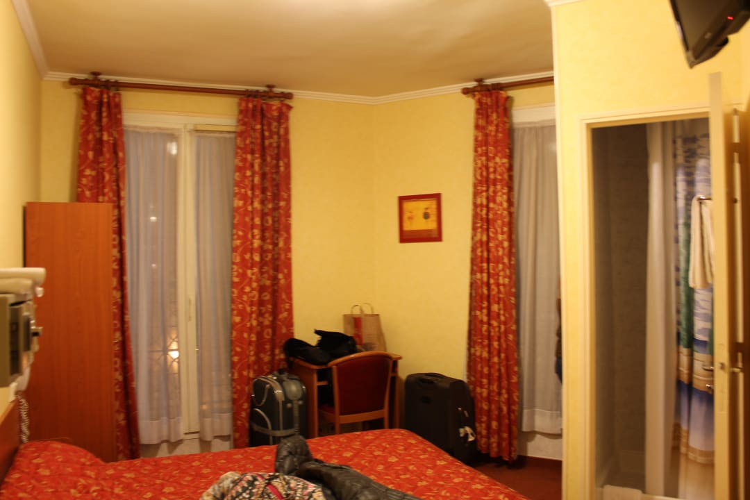 Habitación desde la entrada Hotel Citôtel De La Place Des Alpes