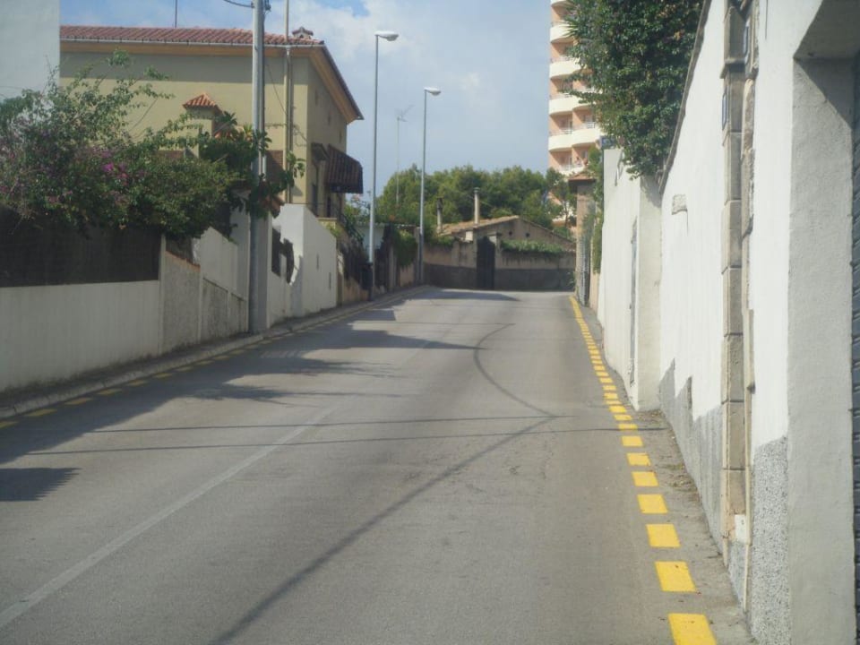 Straße von der Stadt zum Hotel BQ Belvedere Hotel