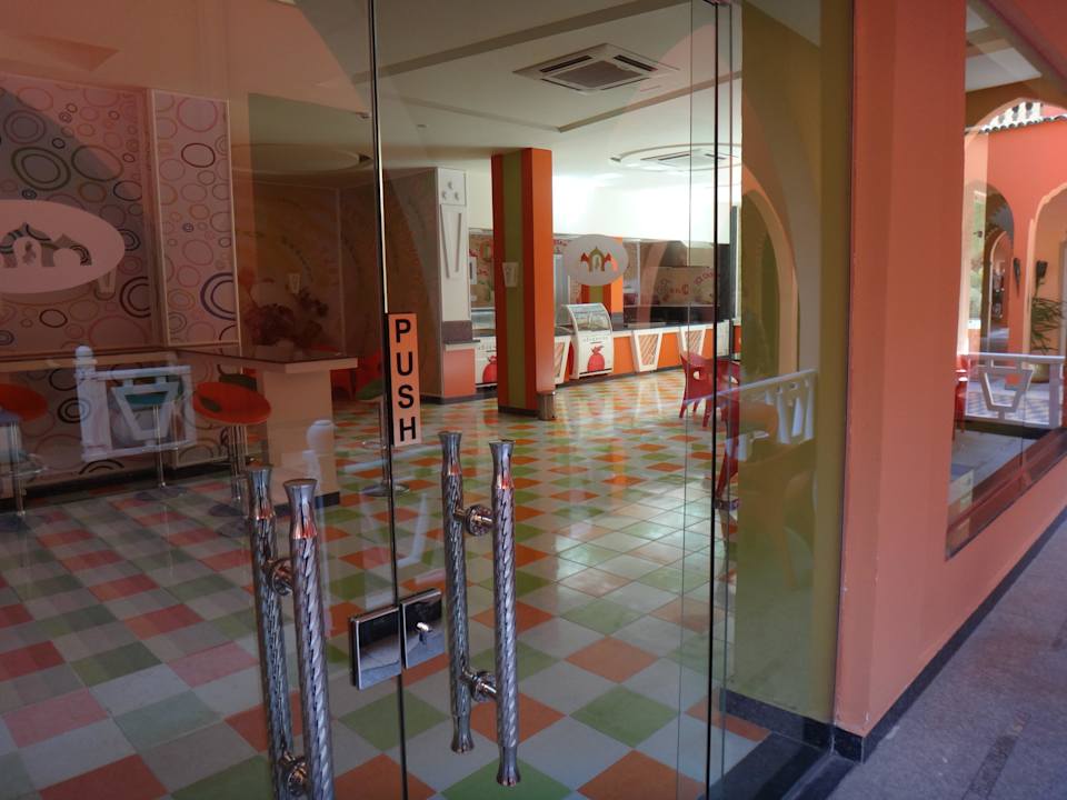 Eisbar Pickalbatros Alf Leila Wa Leila Resort - Neverland Hurghada