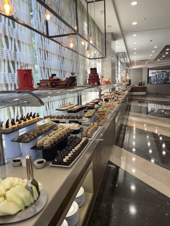 Gastro Saturn Palace Resort Hotel