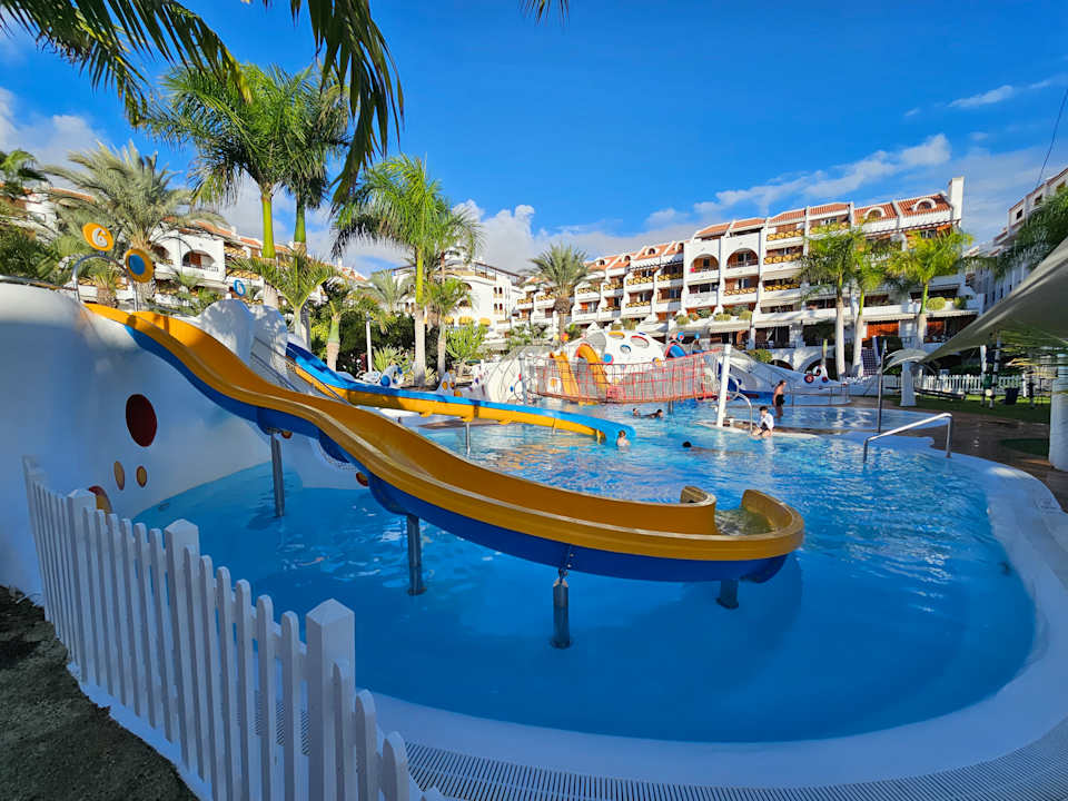 Pool Parque Santiago III Official