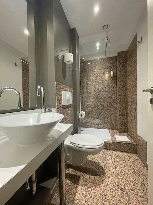 Zimmer Paragon Apartments