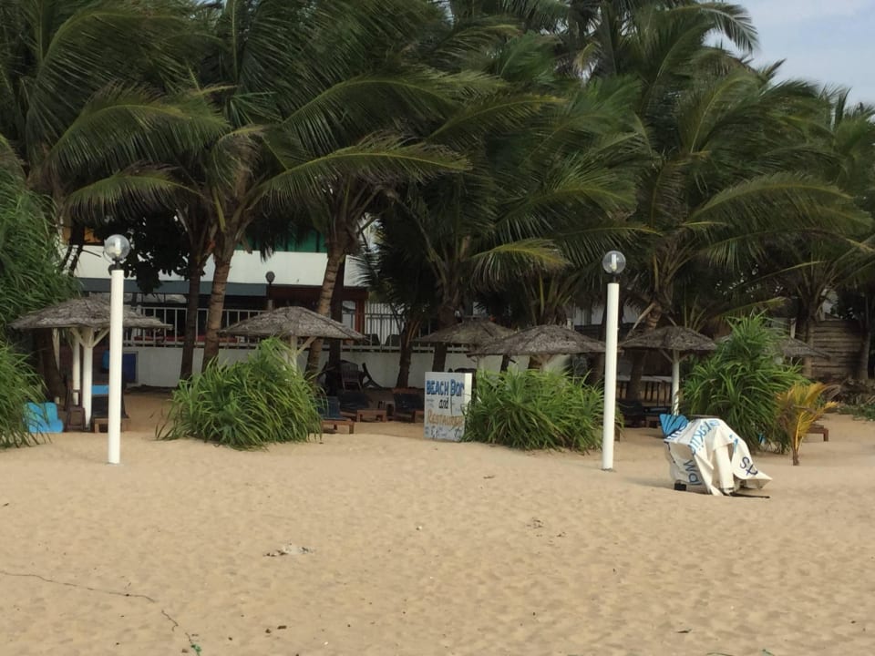 Blick von Strand aufs Hotel Hotel Lanka Beach