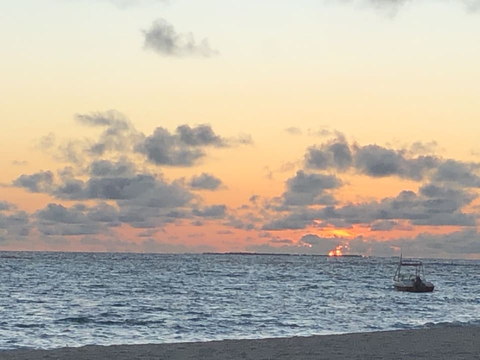 Strand Kuredhivaru Resort and Spa, Maldives