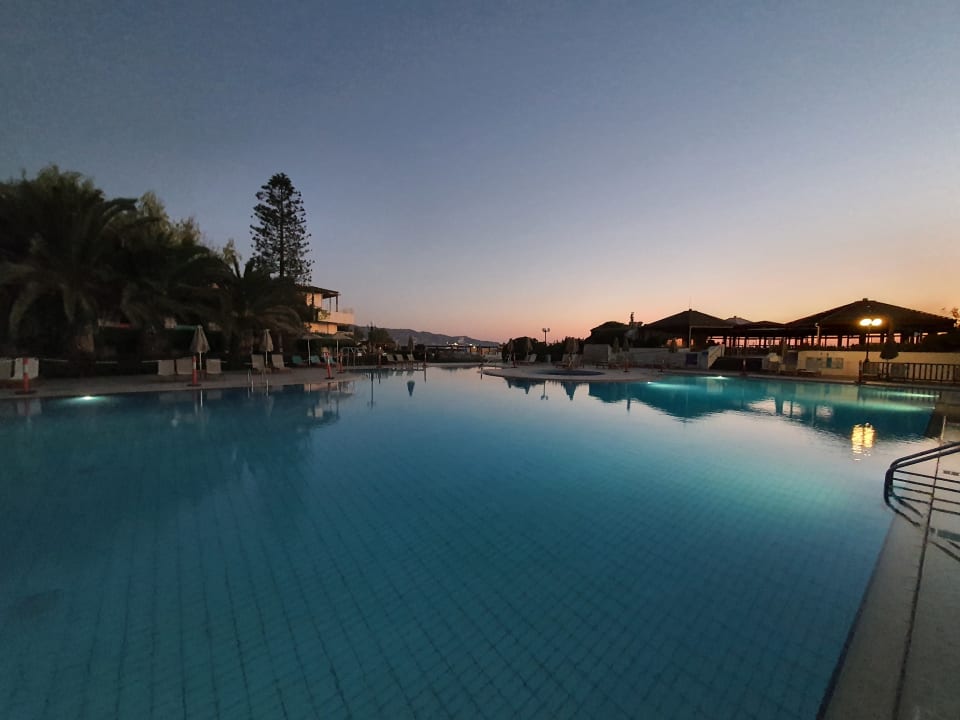 Pool Apollonia Beach Resort & Spa