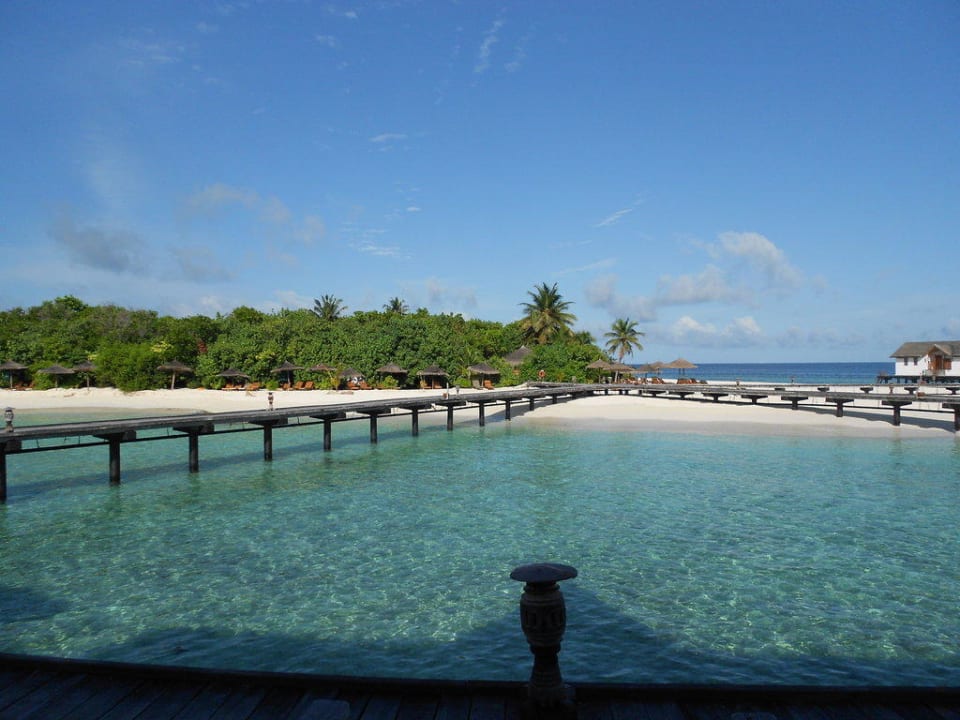 Steg zu den Bungis NH Collection Maldives Reethi Resort