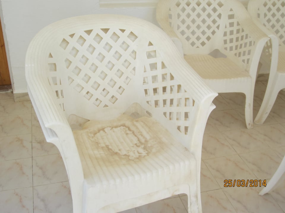 Stühle auf dem Balkon Menaville Safaga