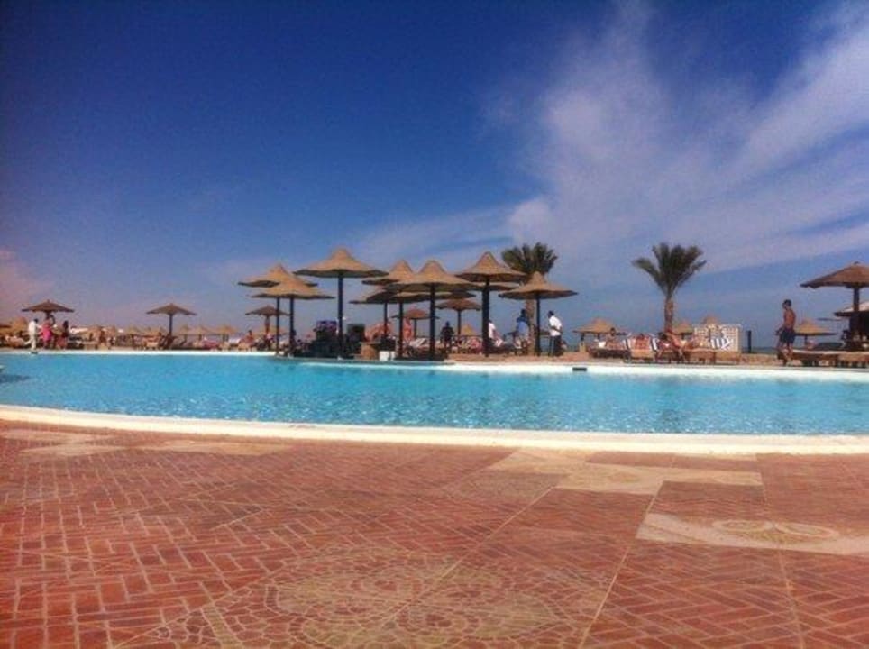 Бассейн у пляжа Riviera Aqua Park Resort