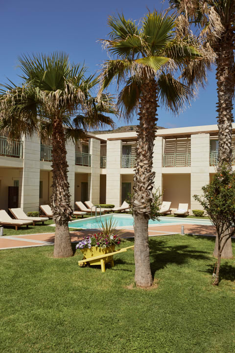 Gartenanlage Giannoulis - Grand Bay Beach Resort