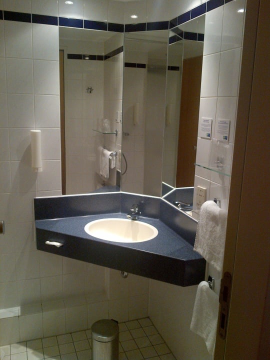 Badezimmer Holiday Inn Express Frankfurt - Airport