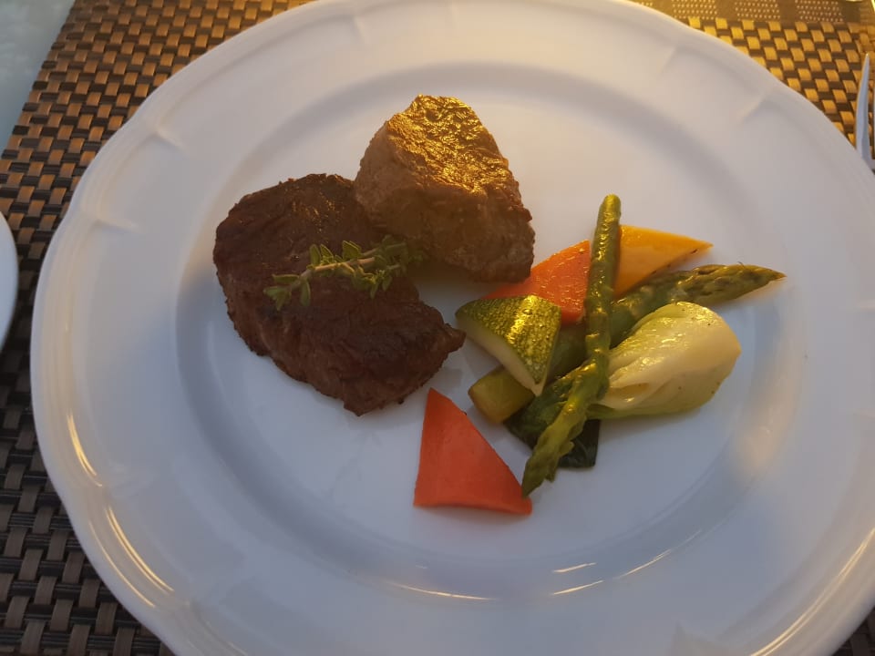 Steak - sehr lecker Adaaran Select Meedhupparu Island Resort - Premium All Inclusive