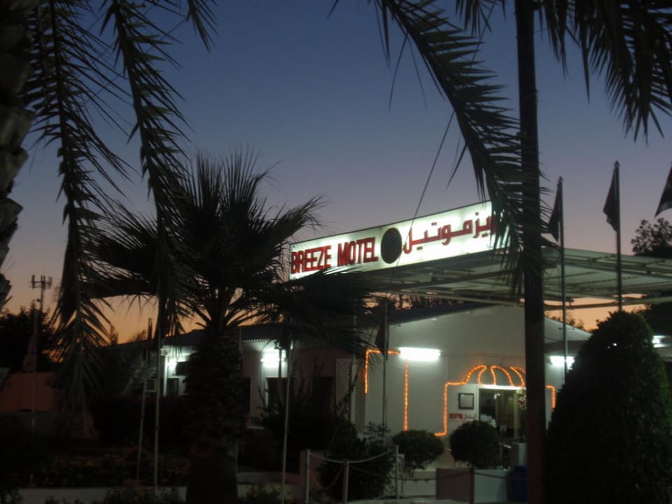 Motel entrance Breeze Motel