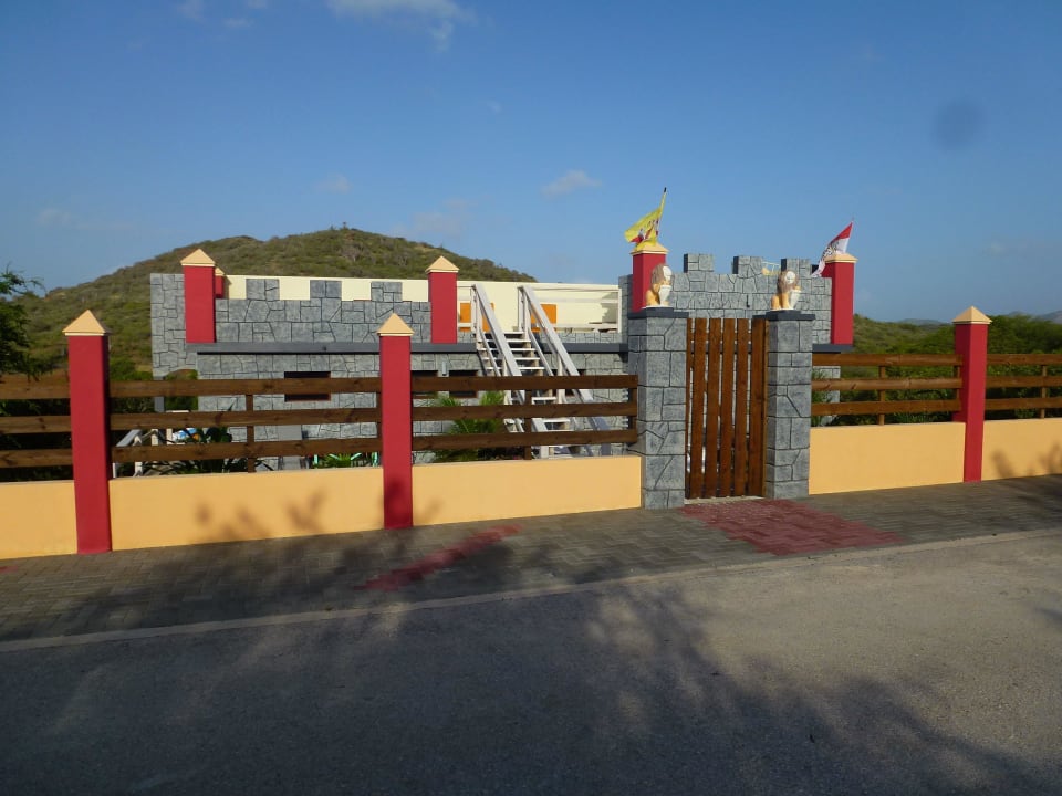 Burgapartment außen Don Genaro Apartments