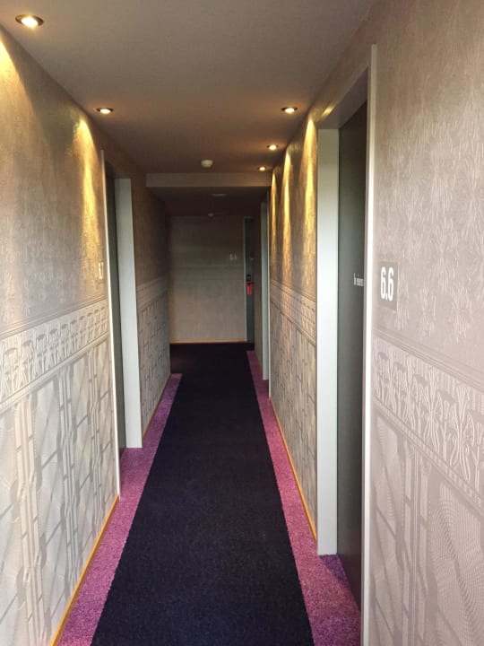 Gang zu den Zimmern 25hours Hotel The Goldman