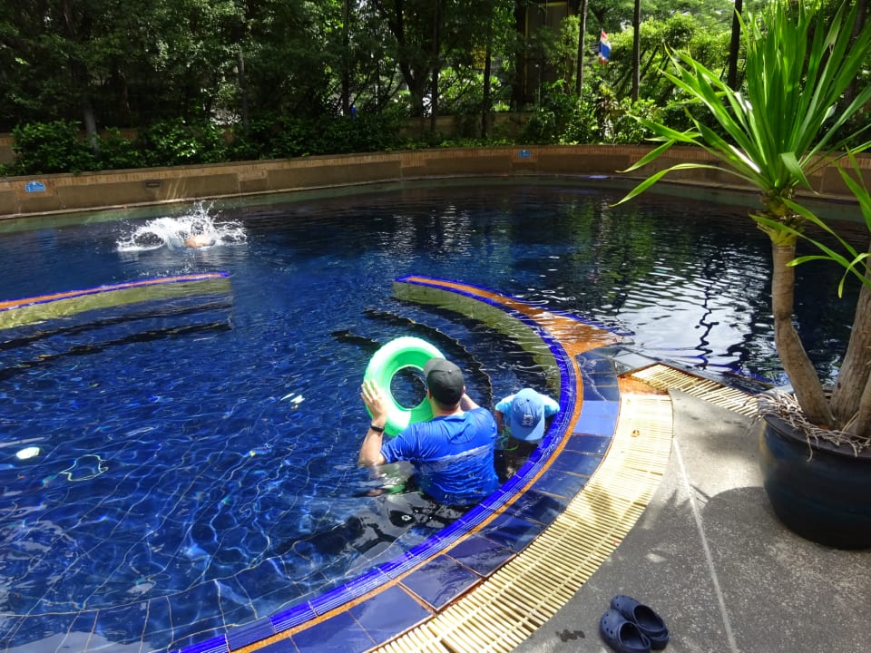 Pool Pantip Suites Sathorn