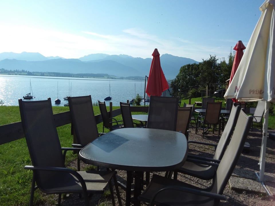 Herrlicher Blick beim Frühstück  Seehotel & Appartements Schnöller