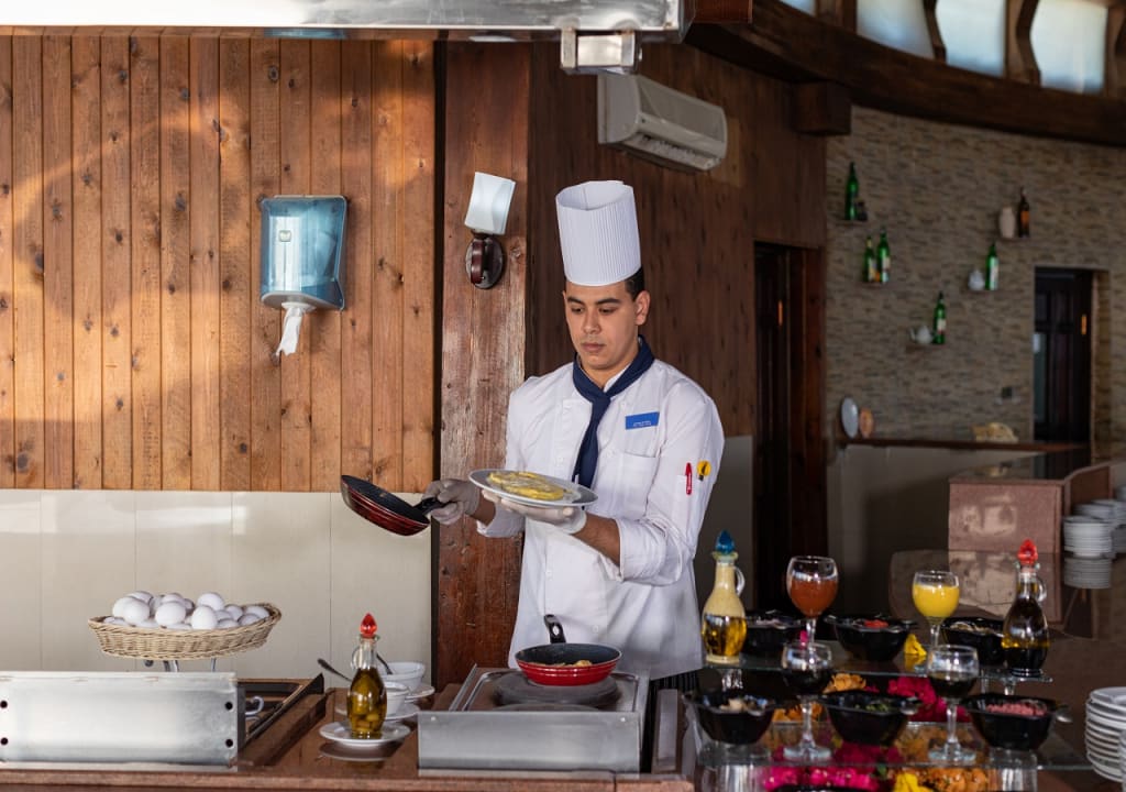 Gastro Laguna Beach Marsa Resort