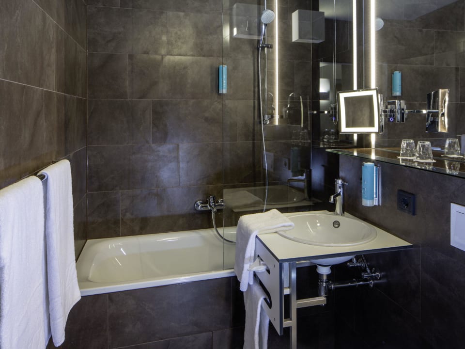 Bad Executive Zimmer Four Points Flex by Sheraton Vienna Hauptbahnhof