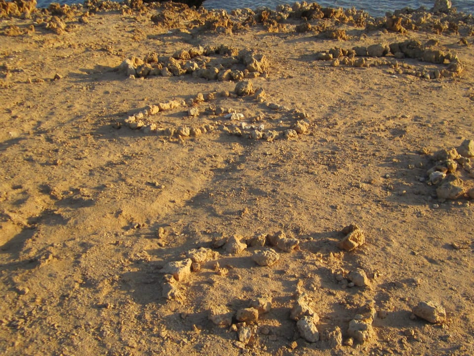 Herzen am Strand, gemacht aus Steinen Steigenberger Coraya Beach - Adults only