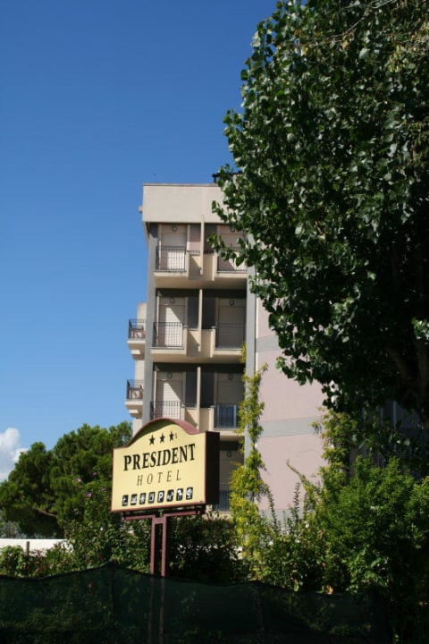 Außenansicht von Osten Hotel President